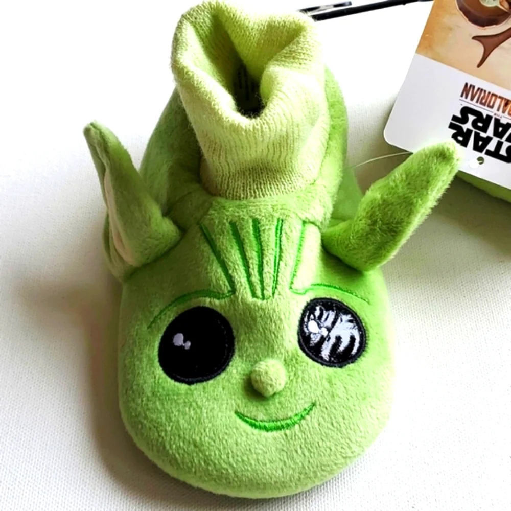 Disney StarWars Mandalorian Baby Yoda Green Plush Slippers Size Medium 7-8 yrs